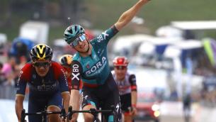 Giro d'Italia 2022, Hindley vince nona tappa