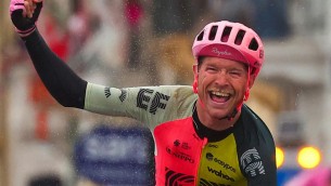 Giro d'Italia 2023, Cort Nielsen vince decima tappa