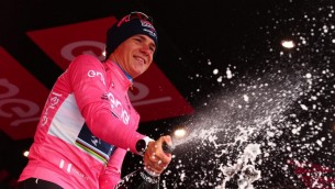 Giro d'Italia 2023, Evenepoel vince la crono e torna maglia rosa