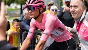 Giro d’Italia 2025, Del Toro soffre ma rimane in rosa: la classifica aggiornata