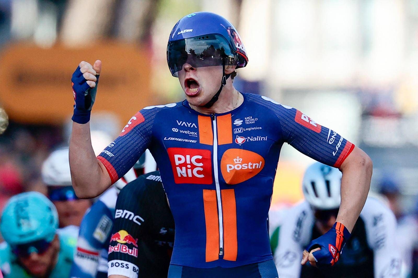 Giro d'Italia, a van Uden la quarta tappa in volata
