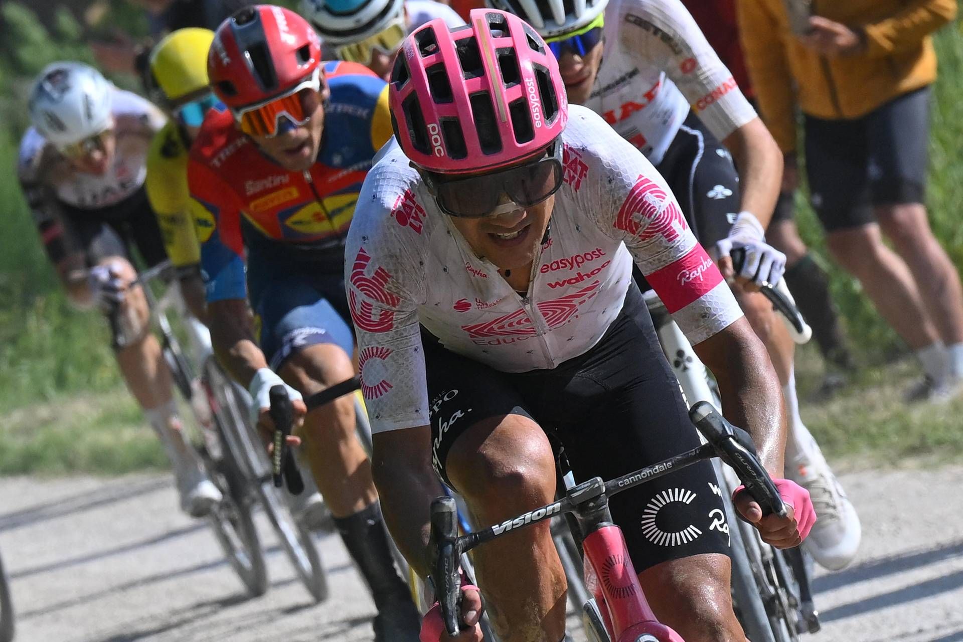 Giro d'Italia, Carapaz vince in fuga l'undicesima tappa