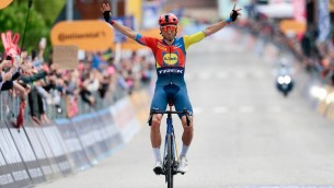 Giro d'Italia, Carlos Verona vince quindicesima tappa