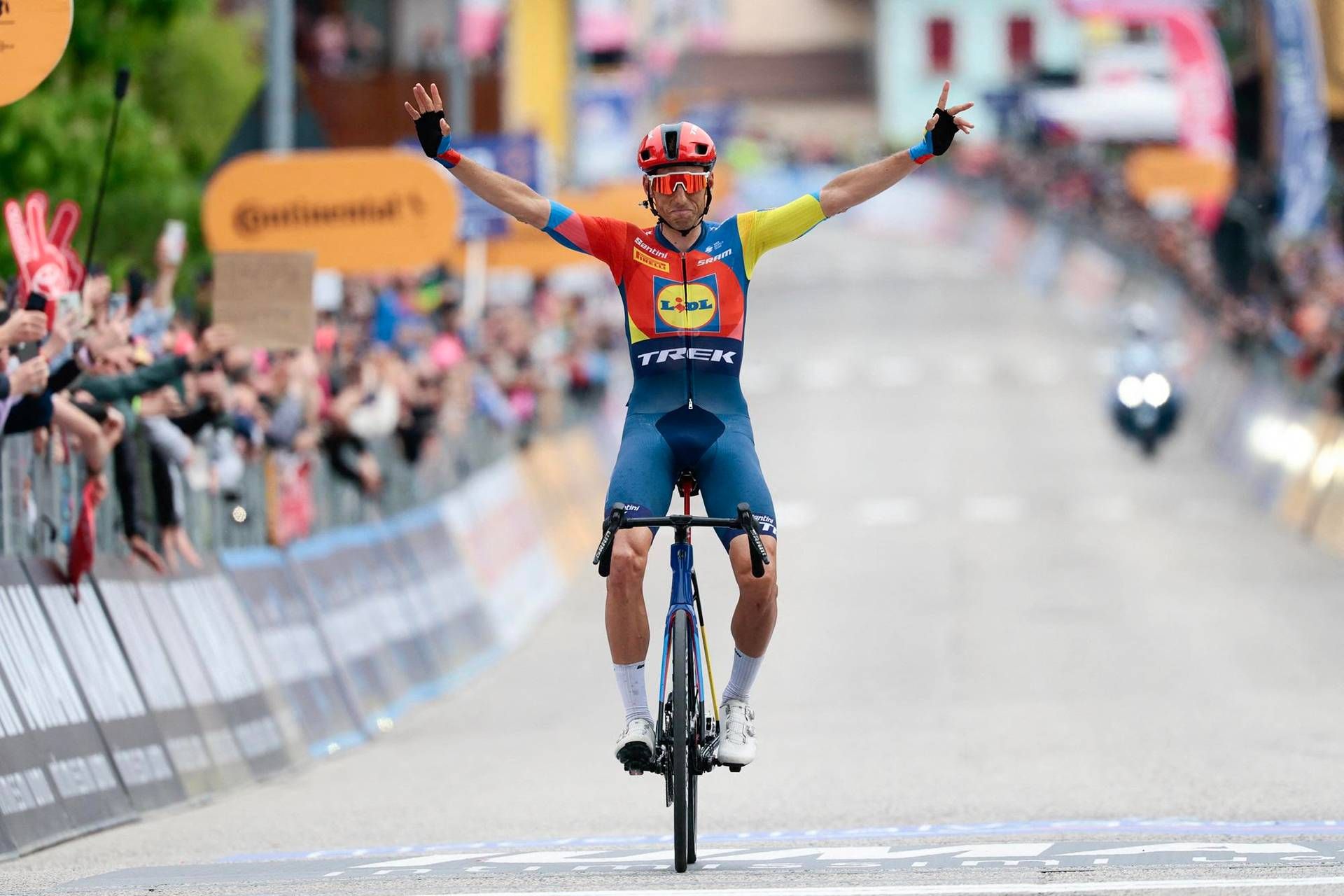 Giro d'Italia, Carlos Verona vince quindicesima tappa