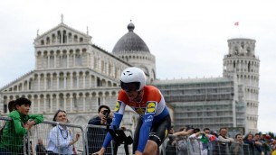 Giro d'Italia, Hoole vince la decima tappa e Del Toro resta in rosa