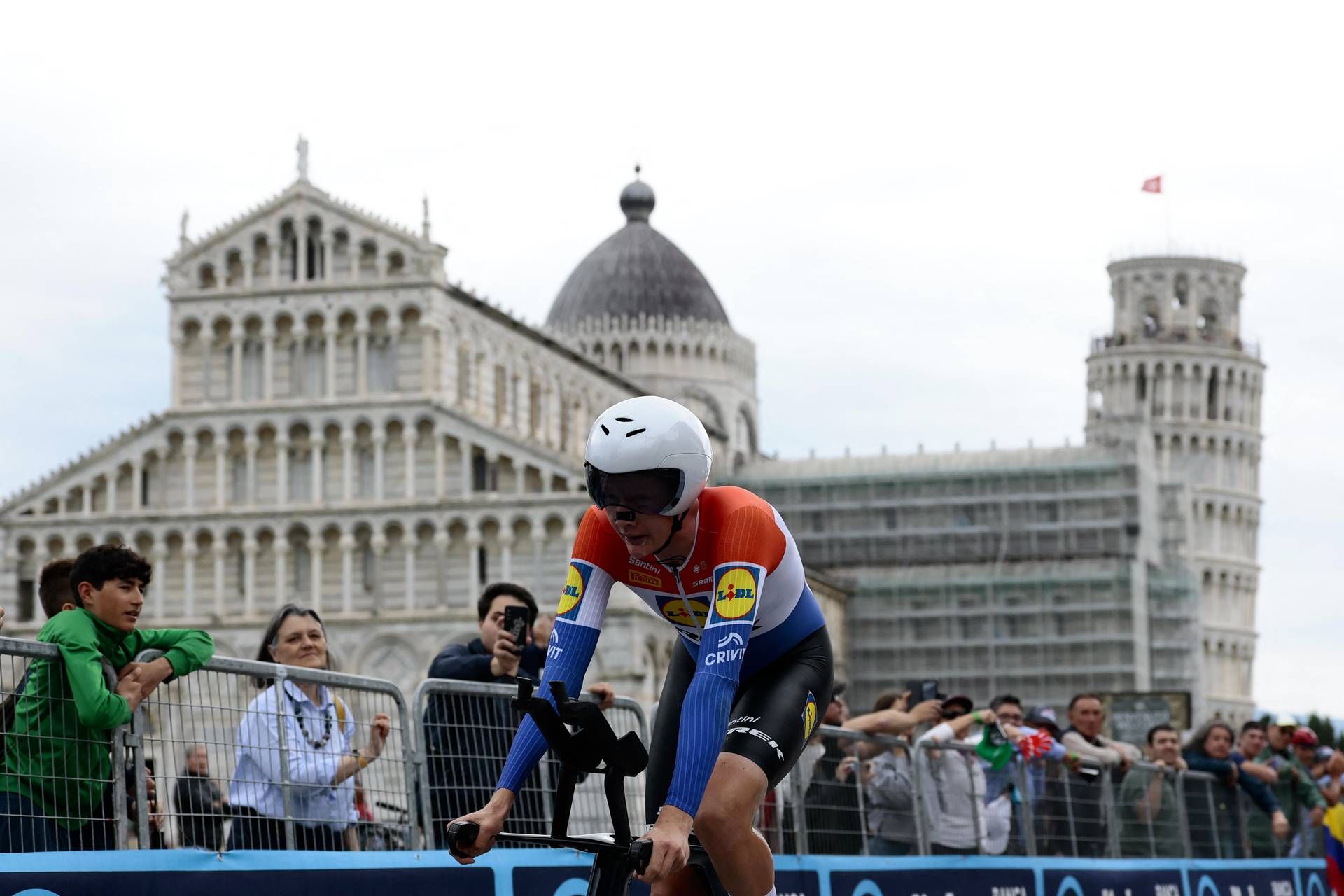 Giro d'Italia, Hoole vince la decima tappa e Del Toro resta in rosa