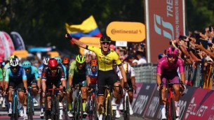 Giro d'Italia, Kooij vince la nona tappa e Pogacar sempre in maglia rosa