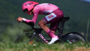 Giro d'Italia, Pogacar vince la crono: show della maglia rosa