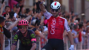 Giro d'Italia, Thomas vince la quinta tappa in volata: battuto Pietrobon