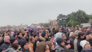 Giulia Cecchettin, chiavi e applausi: Padova fa "rumore" - Video