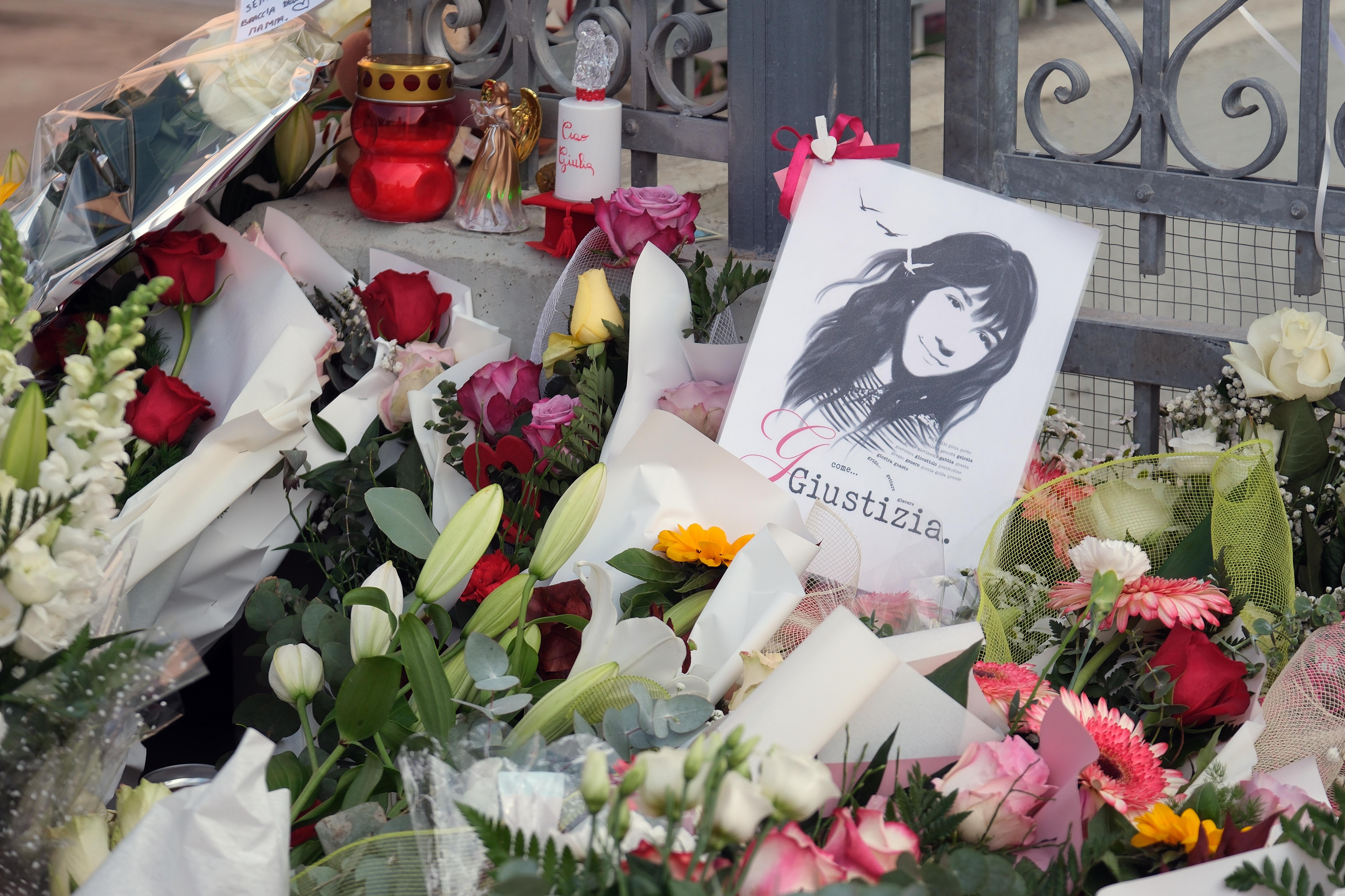 "Giulia uccisa in pochi istanti", dalle coltellate alla fuga di Filippo in auto: cosa sappiamo