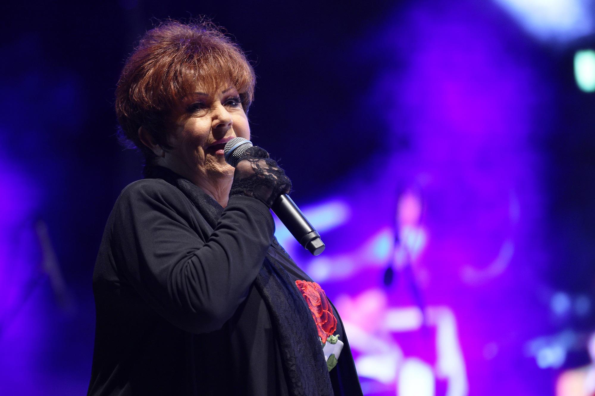 Gli 80 anni di Orietta Berti, inossidabile usignolo tra hit e tv