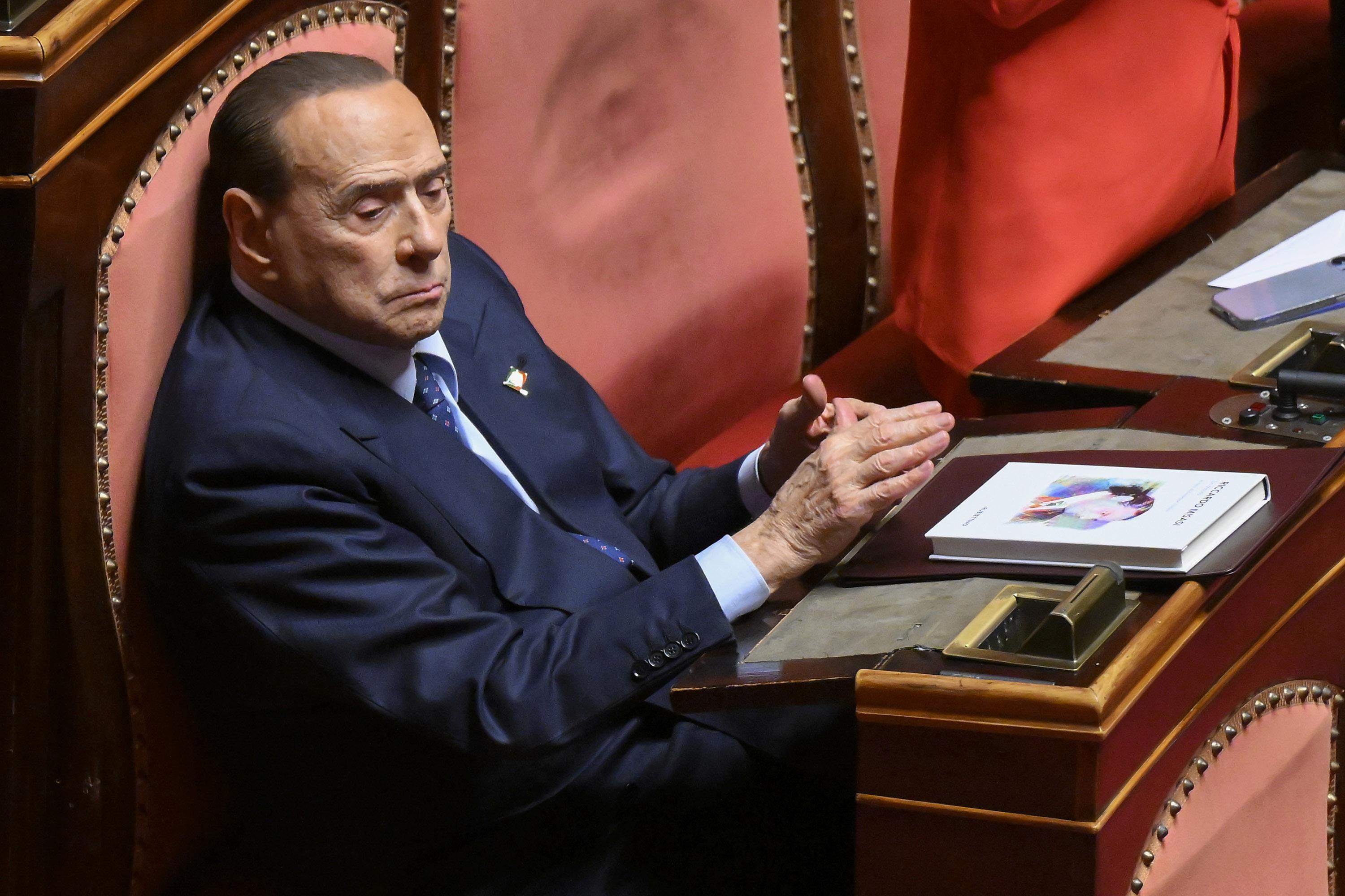 Governo, Berlusconi: "Situazione difficile ma fiducia convinta"