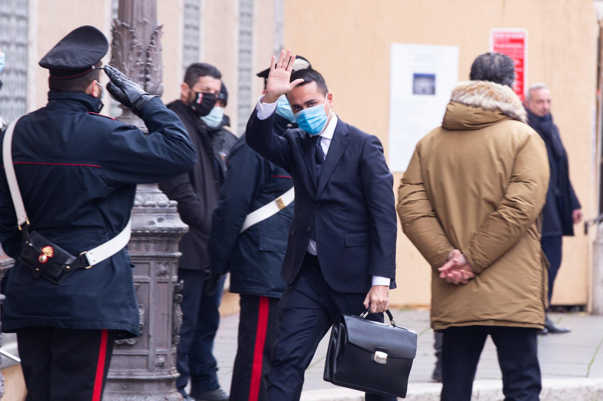Governo, Di Maio: "Voterò sì su Rousseau, mi fido di Beppe"
