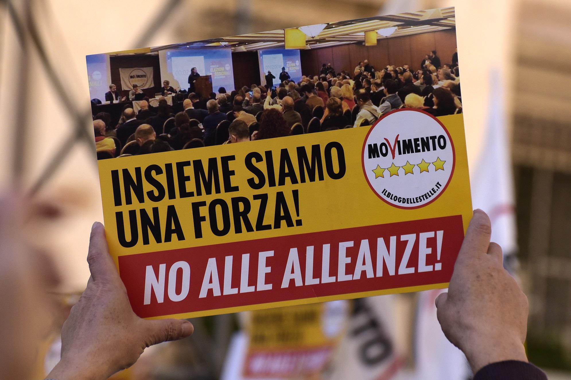 Governo Draghi, base M5S in rivolta: "Ci avete svenduti"