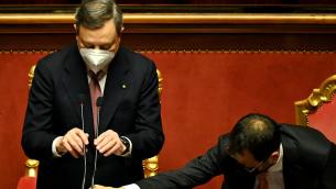 Governo, Draghi cita Conte: applausi e 'buu' al Senato
