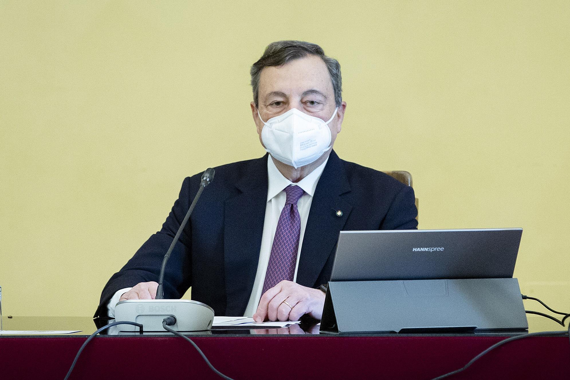 Governo, Draghi 'cuce' il programma