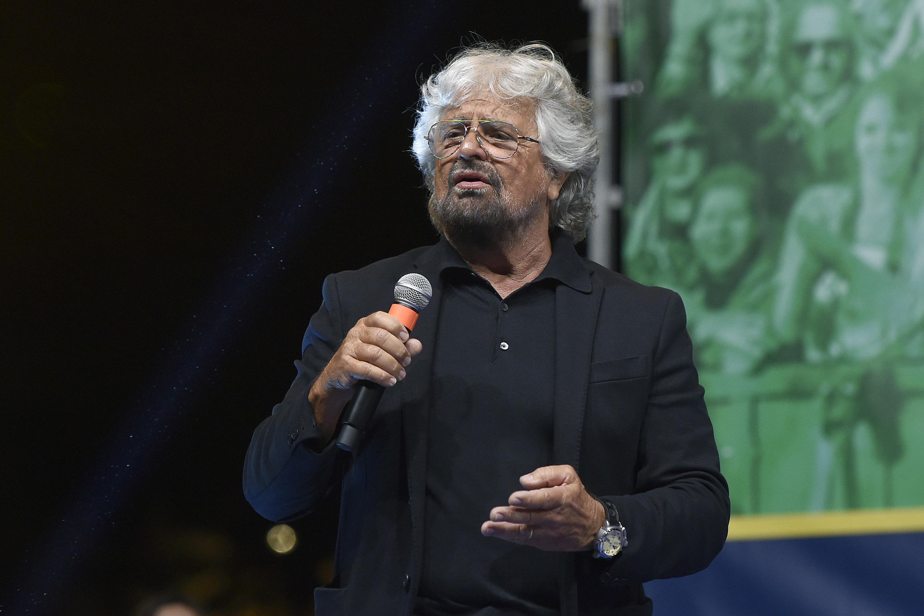 Governo Draghi, Grillo congela voto Rousseau: "Aspettiamo"