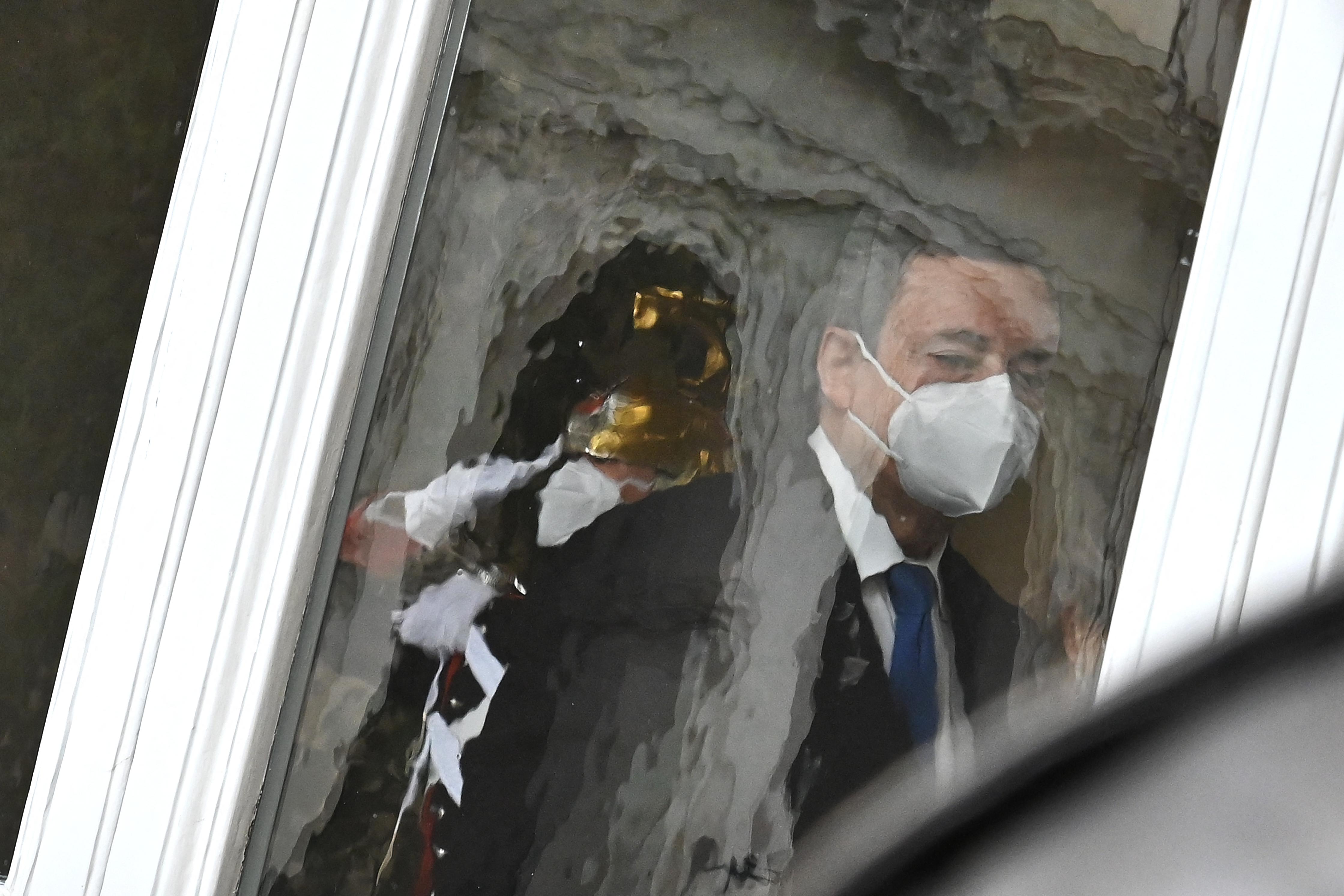 Governo, Draghi vuole prolungare l'anno scolastico
