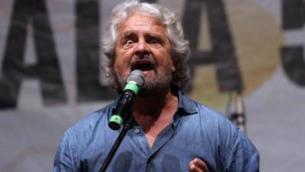 Governo, Grillo: "Si deve scegliere, o di qua o di là"