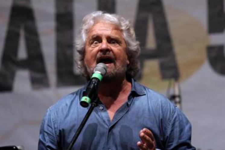 Governo, Grillo: "Si deve scegliere, o di qua o di là"