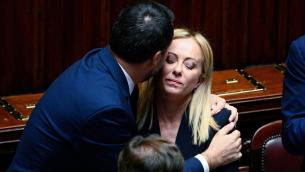 Governo, Meloni tra cori e applausi