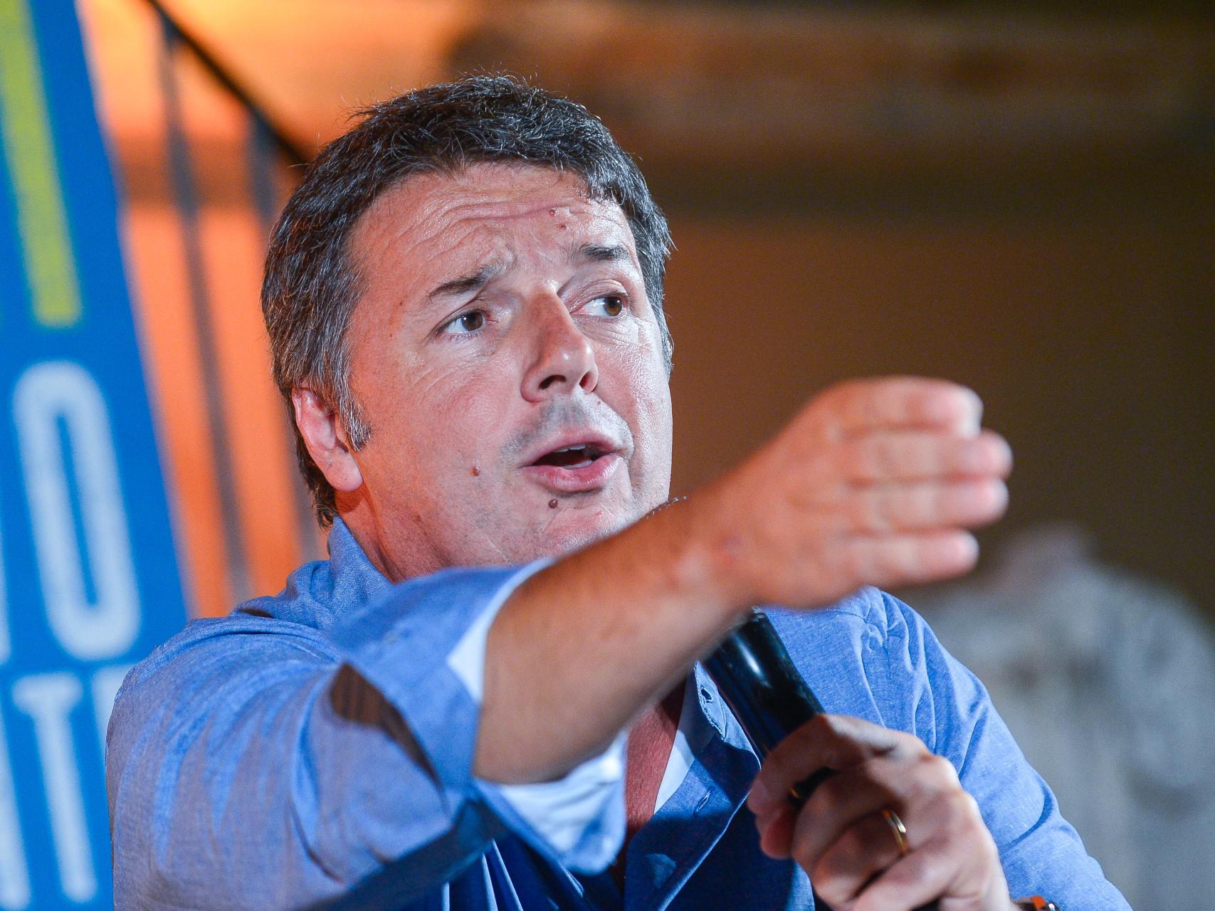 Governo, Renzi: "Dibattito lunare, stiamo dietro al Sor Tentenna Conte"