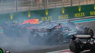 Gp Abu Dhabi, contatto Verstappen-Piastri in partenza: è testacoda
