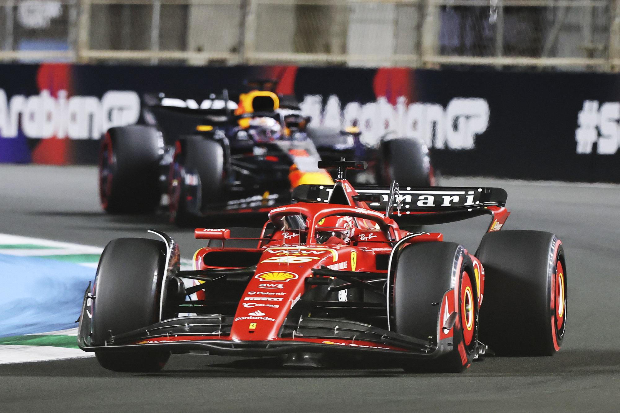 Gp Arabia Saudita, la gara in diretta: Verstappen in fuga con Red Bull