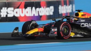 Gp Arabia Saudita, Verstappen pole davanti a Leclerc: Bearman undicesimo