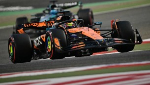 Gp Bahrain, Piastri trionfa con McLaren e Ferrari giù dal podio