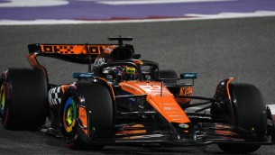 Gp Bahrain, pole Piastri con McLaren e Ferrari insegue: Leclerc terzo, Hamilton solo nono