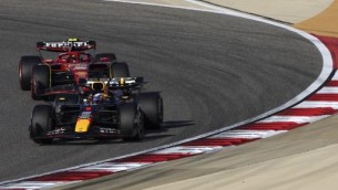 Gp Bahrain, Verstappen in pole e Leclerc secondo con Ferrari