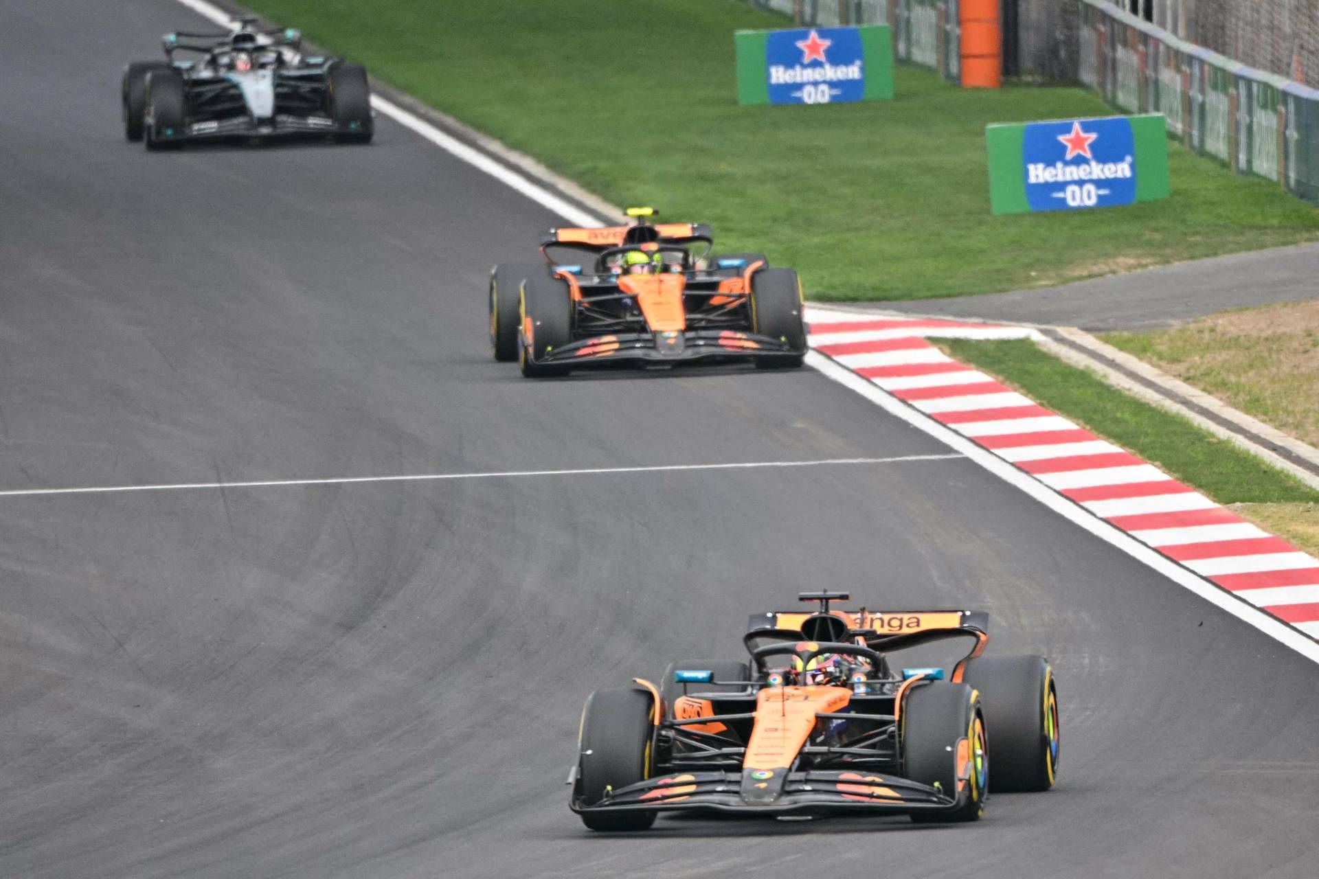 Gp Cina, Piastri vince e doppietta McLaren