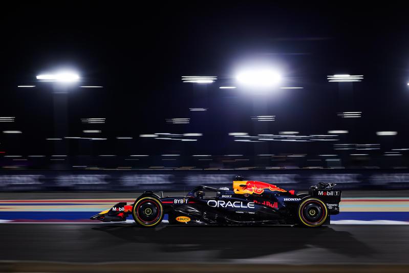 Gp Qatar, Verstappen in pole davanti a Russell e Norris