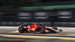 Gp Singapore 2023, Sainz con Ferrari trionfa