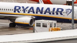 Gran Bretagna, continua caos dopo guasto tecnico aereo: Ryanair cancella 70 voli