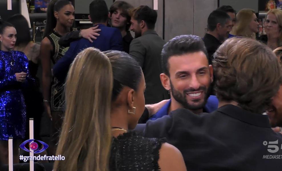 Grande Fratello 2023, c'è il primo eliminato: è Claudio