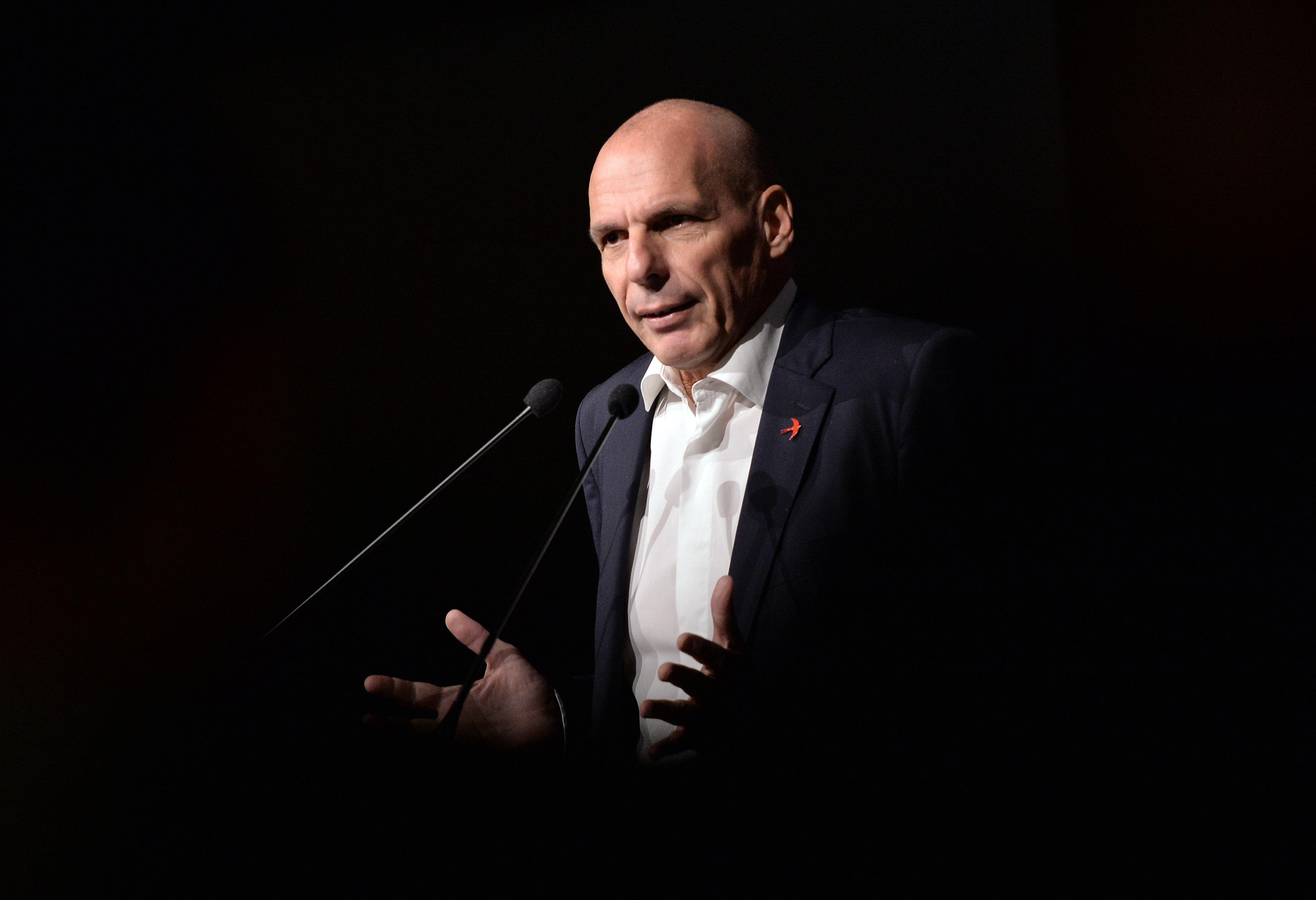 Grecia, ex ministro Varoufakis aggredito e ferito ad Atene