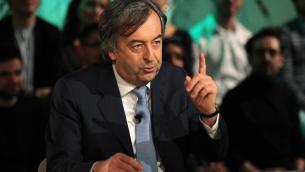 Green pass, Burioni: "Solo a vaccinati e guariti, il resto è una sciocchezza"