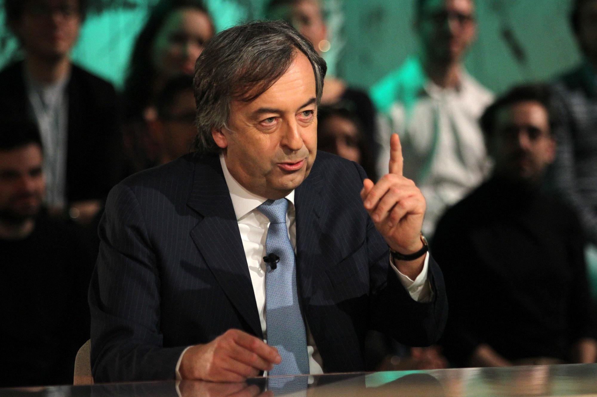 Green pass, Burioni: "Solo a vaccinati e guariti, il resto è una sciocchezza"