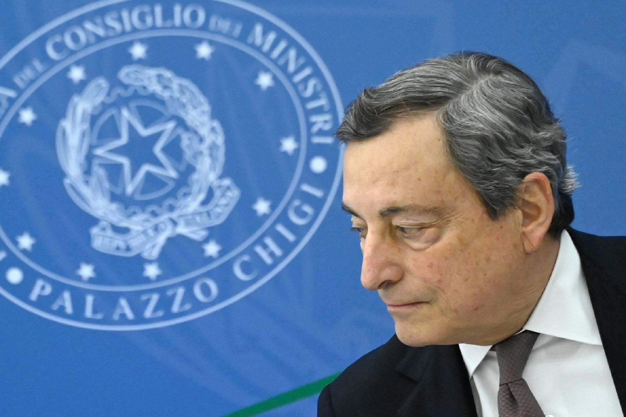 Green pass, Draghi: "Via restrizioni per vaccinati anche in zona rossa"
