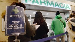 Green pass e negozi esenti, chi rischia la zona arancione: cosa succede in Italia