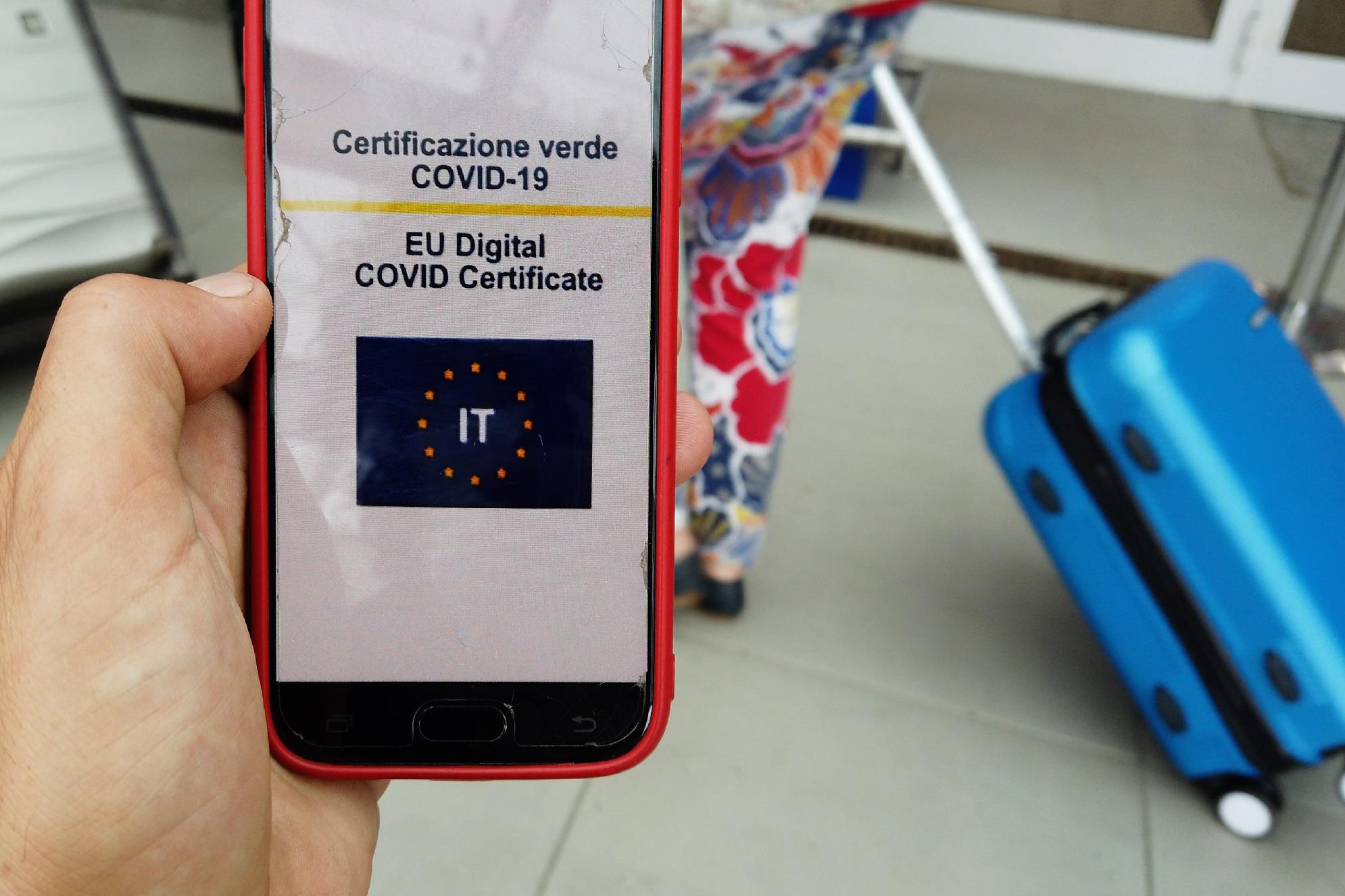 Green pass europeo, si può viaggiare senza?