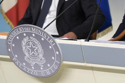 Green pass Italia, domani Cdm su obbligo esteso a scuola
