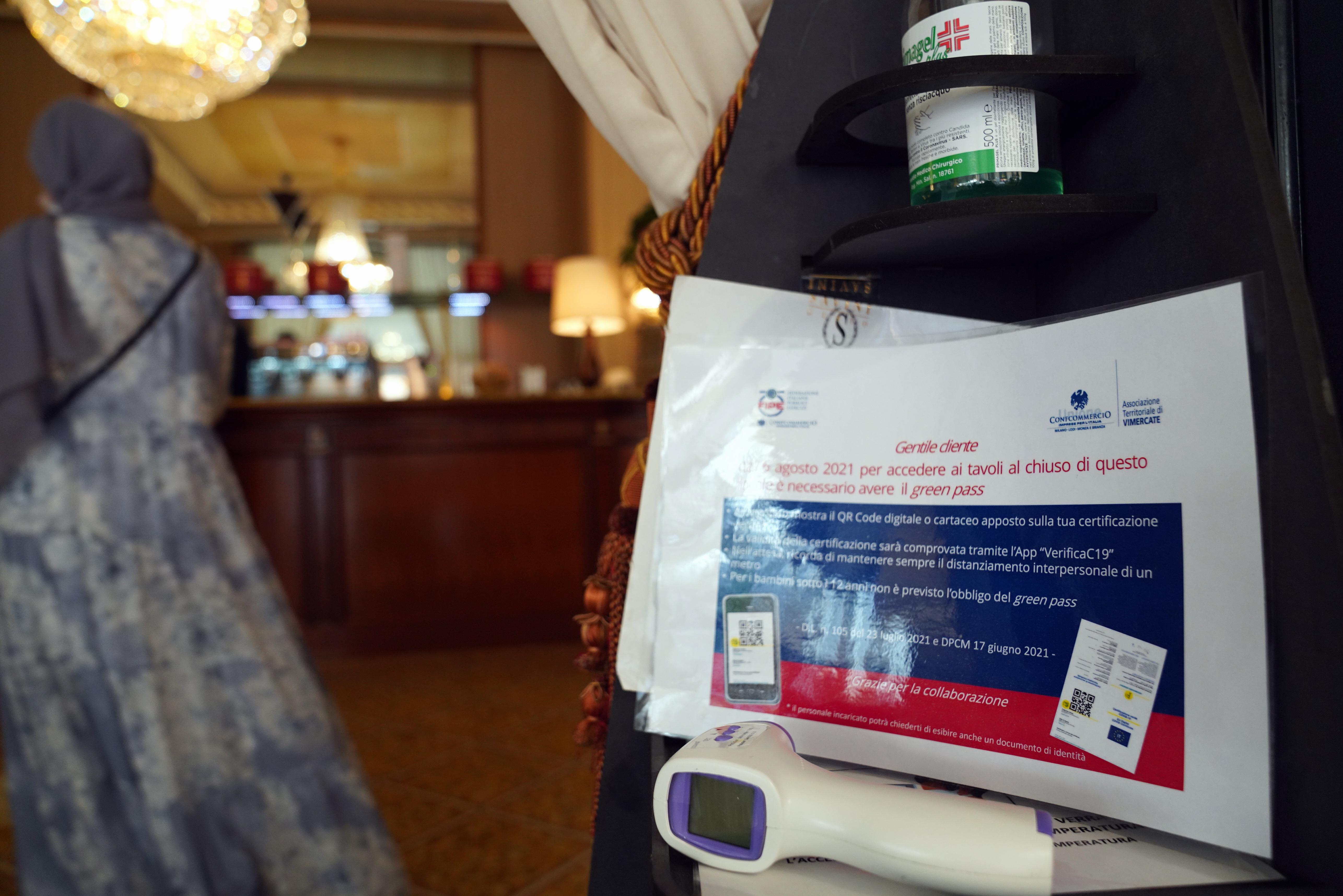 Green pass Italia ristoranti, "controllo documenti se dati incongruenti"