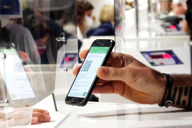 Green Pass, la denuncia di migliaia di utenti: "Impossibile ottenerlo, dal 15 sarà caos"