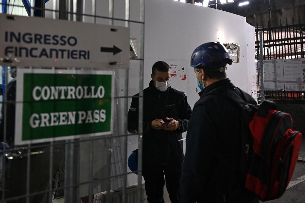 Green pass lavoro, proteste portuali Genova e presidio Trieste