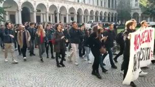 Green pass obbligatorio, a Milano protesta all'università - Video