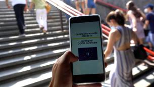 Green pass obbligatorio, "centralini ingolfati per richieste"